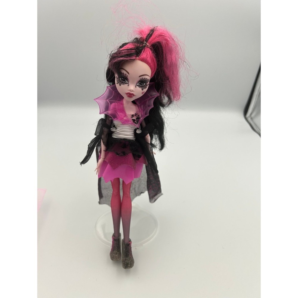Monster High Draculaura Ghouls Rule fashion doll